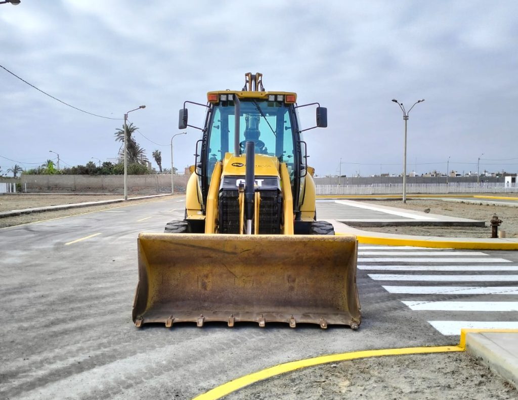 Retroexcavadora CAT 420F (1)